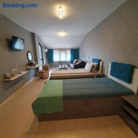Lake View Deluxe Tryavna БЕЗПЛАТЕН БАСЕЙН ДО 12ти СЕПТЕМВРИ БЕЗПЛАТЕН ПАРКИНГ - Image 3
