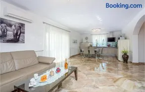 2 Bedroom Stunning Apartment In Buje - Image 1