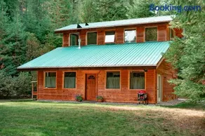 Cozy Cedar Cabin Near Silverwood Theme Park - Sleeps 5 - Quiet & Private - Image 2