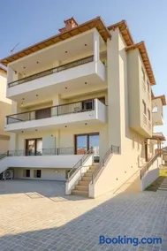 Leon Apartments - Image 1