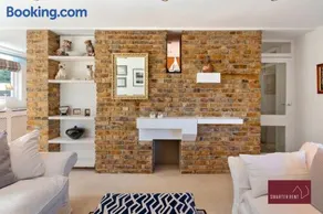 Richmond Three Bedroom Flat Parking - Image 3