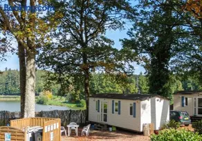 Bungalow charmant à Rochechouart avec vue sur lac - Image 3