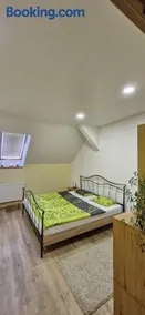 Pokoj pro 2 s vlastní koupelnou a minikuchyňkou - Image 1