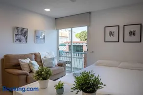 AT056 Renovated studio 15 min from the beach - Image 3
