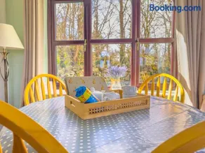 Cosy & Characterful, Seaside Cottage, Dog Friendly - Image 2