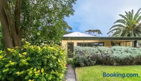 Back Beach Lodge - Image 1