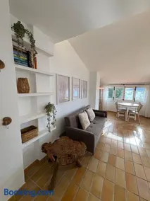 Ático con terraza y vistas al mar en primera línea - Image 3