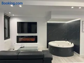 Black and White Suite La Marinera - Image 2