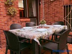 Apartamento con piscina en Saron - Image 3