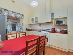 3BR Guest House near Adelaide CBD Joslin 5070 - Image 4