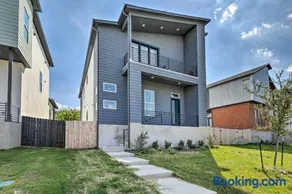 Luxurious & Spacious Austin Home ~ 8 Mi to Dtwn! - Image 3