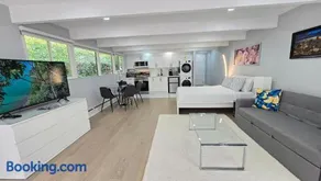 Newly Renovated Studio in Beautiful & Prestigious West Vancouver - Image 2