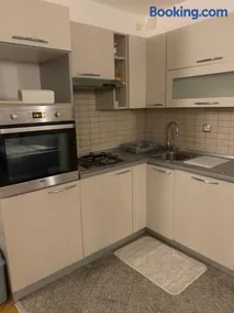 Golden Lilly Apartment - Image 5