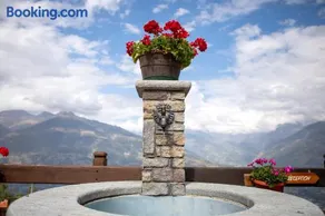Apartamento con jardín, terraza y barbacoa | Vistas a la ciudad - Image 2