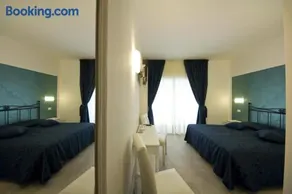 Atlantis Inn Roma - Image 1
