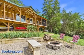 Mountain Views, Starlink Wifi, Grill, Firepit, Dogs OK - Image 1