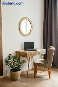 Apartment 7 - Image 3