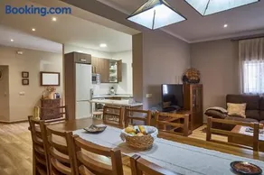 Cosy House in San Bartolomé de Pinares with Mountain View - Image 3