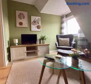 Kleine, gemütliche Dachwohnung mit viel Charme - Image 1