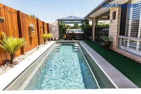 Entertainer's Paradise! Child =& pet friendly Pool spa, movie room - close to Australia Zoo - Image 1