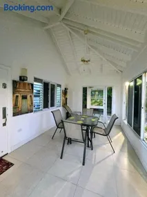 Hibiscus Retreat - Image 2