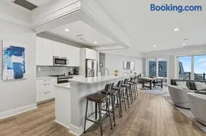 Modern Bliss 466: Luxurious 3BR condo in Bay Harbor with stunning lake views. - Image 3
