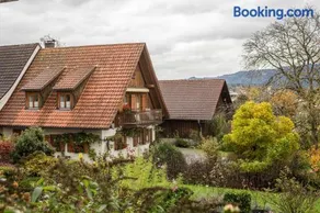 Ferienwohnung 'Pfirsichblüte' auf idyllischem Familienbauernhof mit Balkon & Bergblick - Image 1