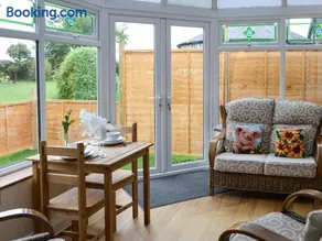 The Gin Gan Cottage - Image 2