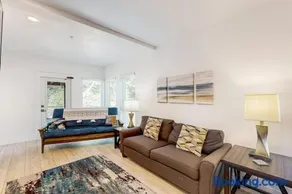 Sunny apartments with fireplace partial ocean views washer&dryer grill & AC - Image 2