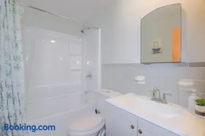 3 bedrooms at Cleveland - Image 5