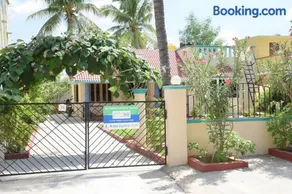 BRUNDHA HOMESTAY Villa with Garden - Image 3