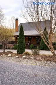 Fox Lake Cabin Retreat! Hot Tub, Games, Fire Pit, Sleeps 8 - Image 3
