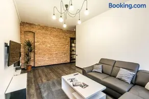 Merkela Design Apartment With Park View - Image 2