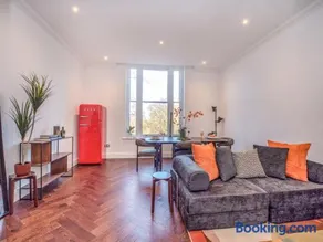 Gated Mansion Apartment- Stylish, Quiet & Secure - Image 4