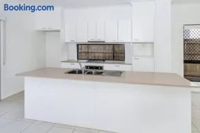Modern Elegance Near Lakes Train Parks and Beaches - Image 3