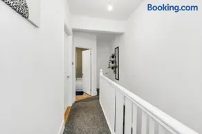 Wherstead Rd House By Homestyles Hosts Short Lets & Serviced Accommodation Suffolk With Free Parking - Image 4