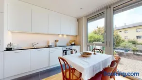 Bright flat overlooking Lake Geneva - Image 2