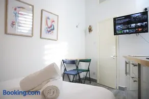 The Chic Retreat - Image 3
