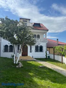 Vila Taga Guesthouse - Image 1