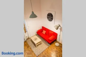 Pine Tree Studio in Historical City Centre - Image 2