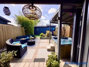 1001 Nights Luxury Spa Oasis with private jacuzzi sauna and garden between Amsterdam Haarlem and Schiphol Airport - Image 1