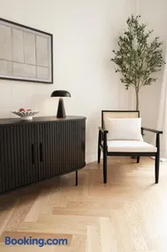 Design Apartment with Garden - Image 1