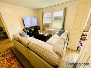 GL- Great Location, Free Parking, Spacious, Private Office & Family Friendly - Image 3