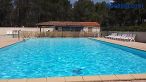 Chalet avec jolie chambre et salle de bain - Image 1