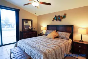 Stylish Condo with Golf Course Views - Image 3