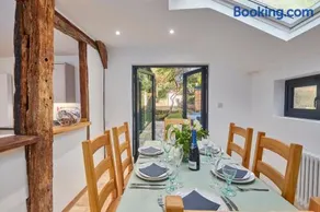 The Coach House, Hambledon - Image 4
