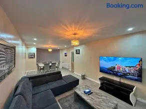 Full Home in Heywood Street near Cheetham Hill - Image 1