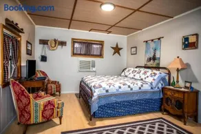 Clear River Cabin On Medina - Image 2