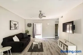 4 Bed 3 Bath House, Spacious, Smart TVs in all rooms, Whole house to yourself - Image 3