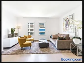 Puerto Banus luxury apartment located in harbor - Image 3